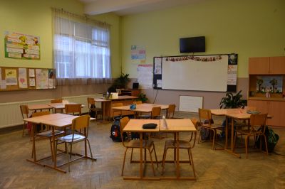 Материална база 13